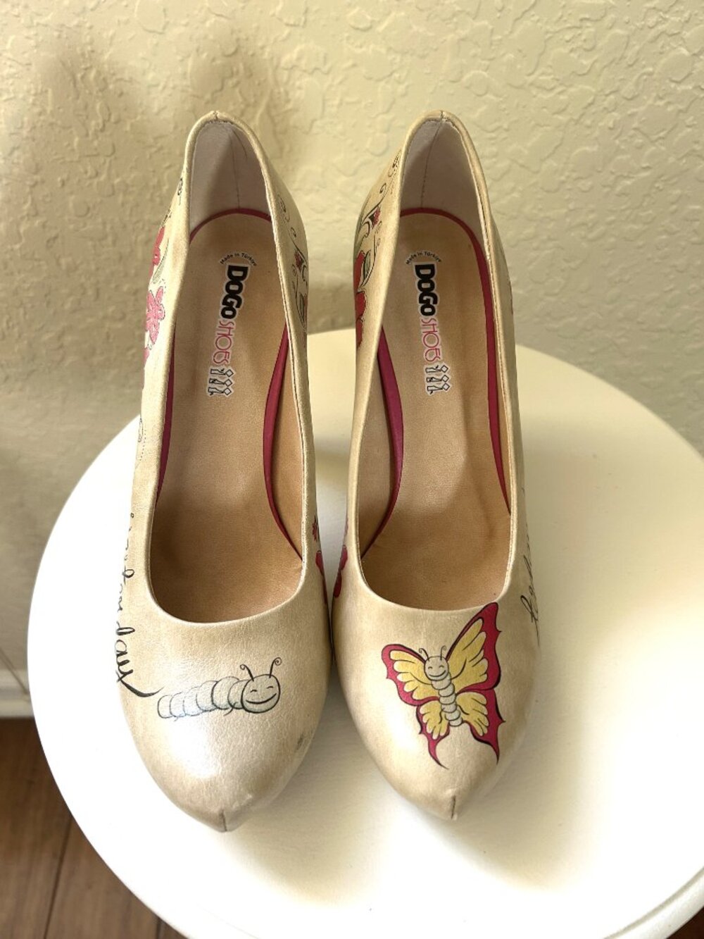 NWOT Dogo "Believe in Miracles" Pumps
